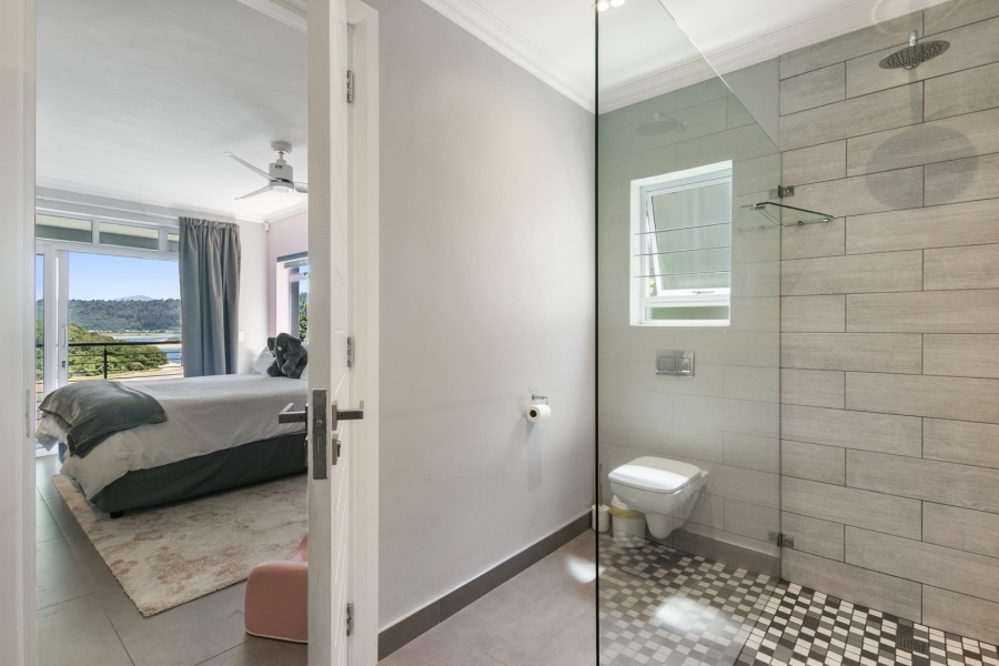 4 Bedroom Property for Sale in Kingfisher Creek Western Cape